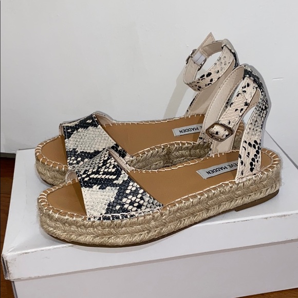 Steve Madden Irys Sandals - Picture 3 of 9